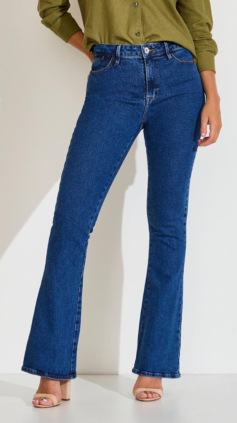 CALÇA JEANS FLARE ESCURA BOLSO DIFERENCIADO