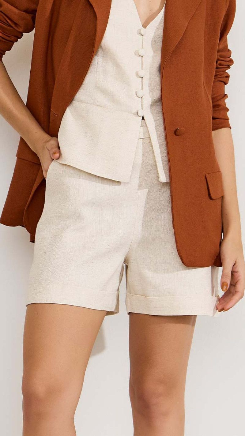 SHORT ALFAIATARIA DE LINHO COM CINTO