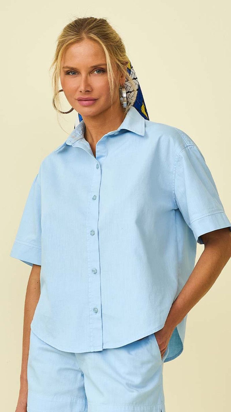 CAMISA BÁSICA AZUL CLARO