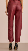 CALÇA COURO ECO SLOUCH BORDÔ